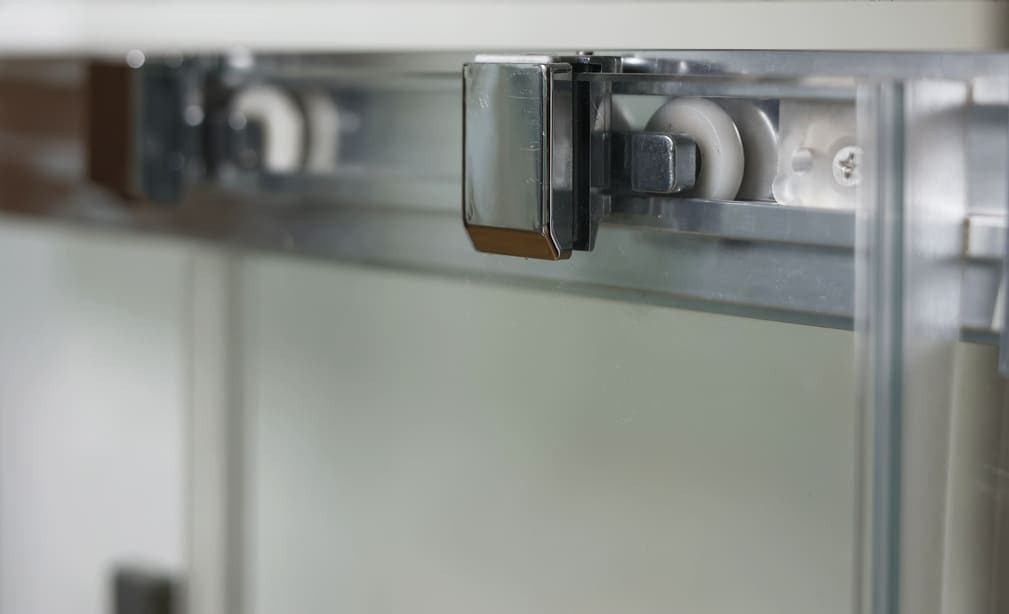 Mampara Angular 1f+1c + Lateral Kandy de Debaño Cromo, negra, blanca y oro mate Serie Baikal