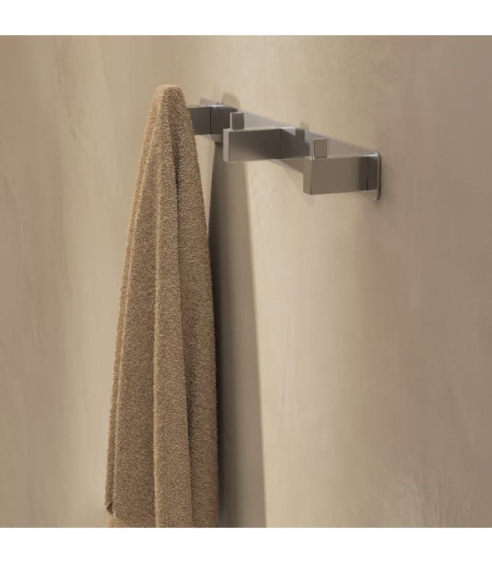 Percha triple cromo Technic